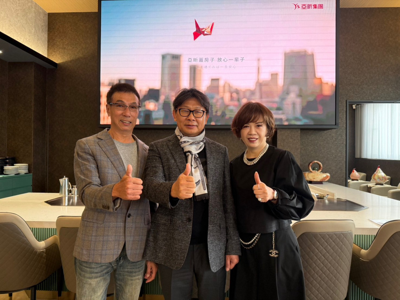 亞昕總裁姚連地,張維珍