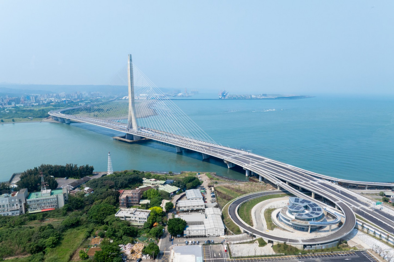 淡江大橋通車時間倒數，世界級地標完成8個「不可能任務」！扎哈·哈蒂作品7度流標、推手是它們