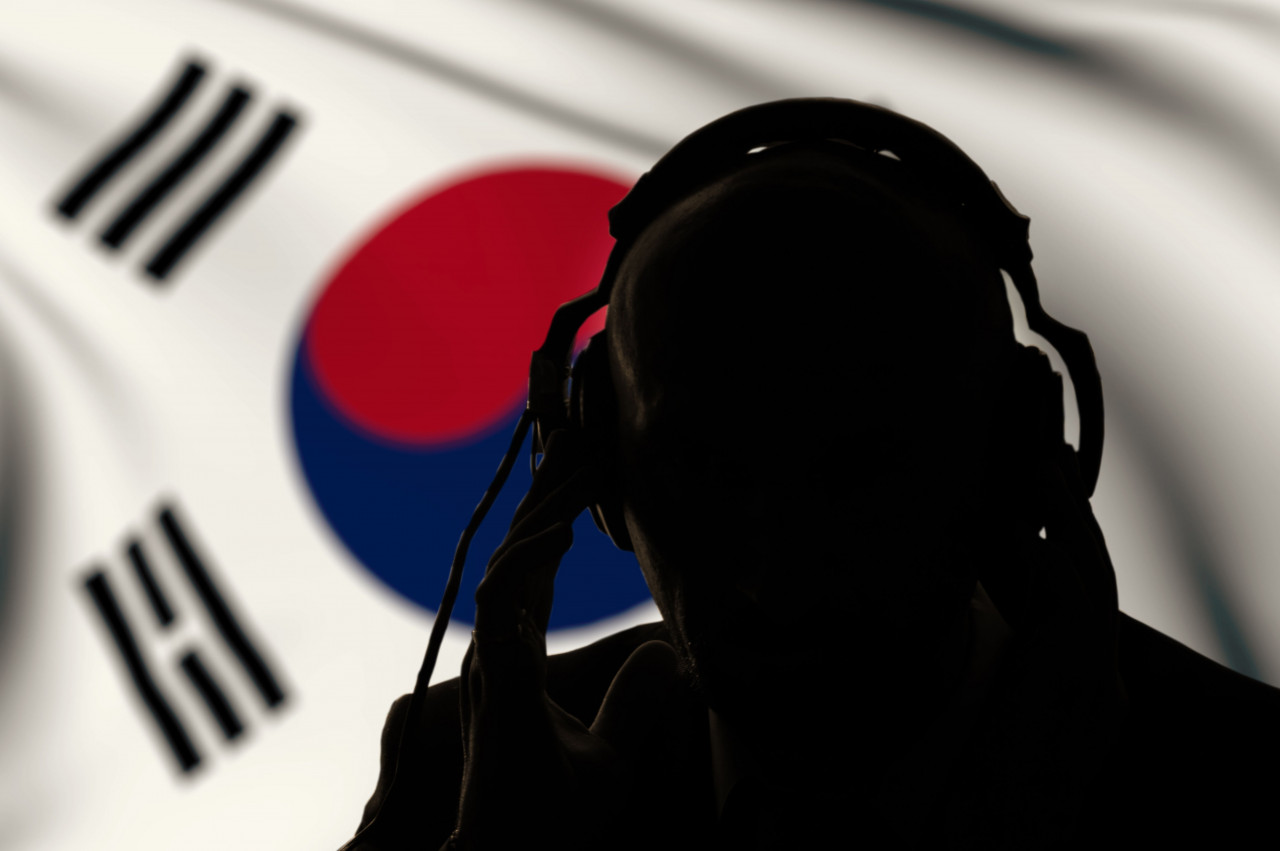 高中生竟是間諜！南韓逮2中國籍學生…稱「航空迷」長鏡頭單眼相機，拍數千張空軍基地照