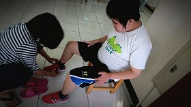 20歲智能障礙兒沒處可安置　單親母辭工作苦養：誰能幫幫我