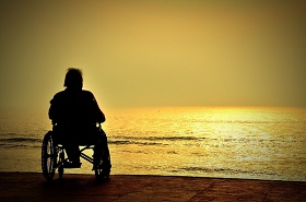 【我們這一家】從航行萬里變遙望天花板　80歲中風老翁憂鬱告白：自己是廢物