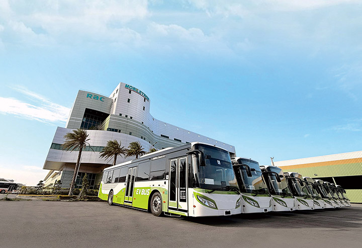 華德動能走過20年電巴歲月 蔡裕慶：台灣自製電巴「以小博大走向國際」