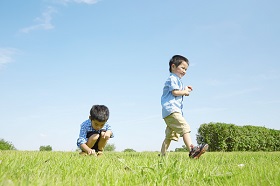 該怎麼跟自閉兒溝通？居服員的現場觀察