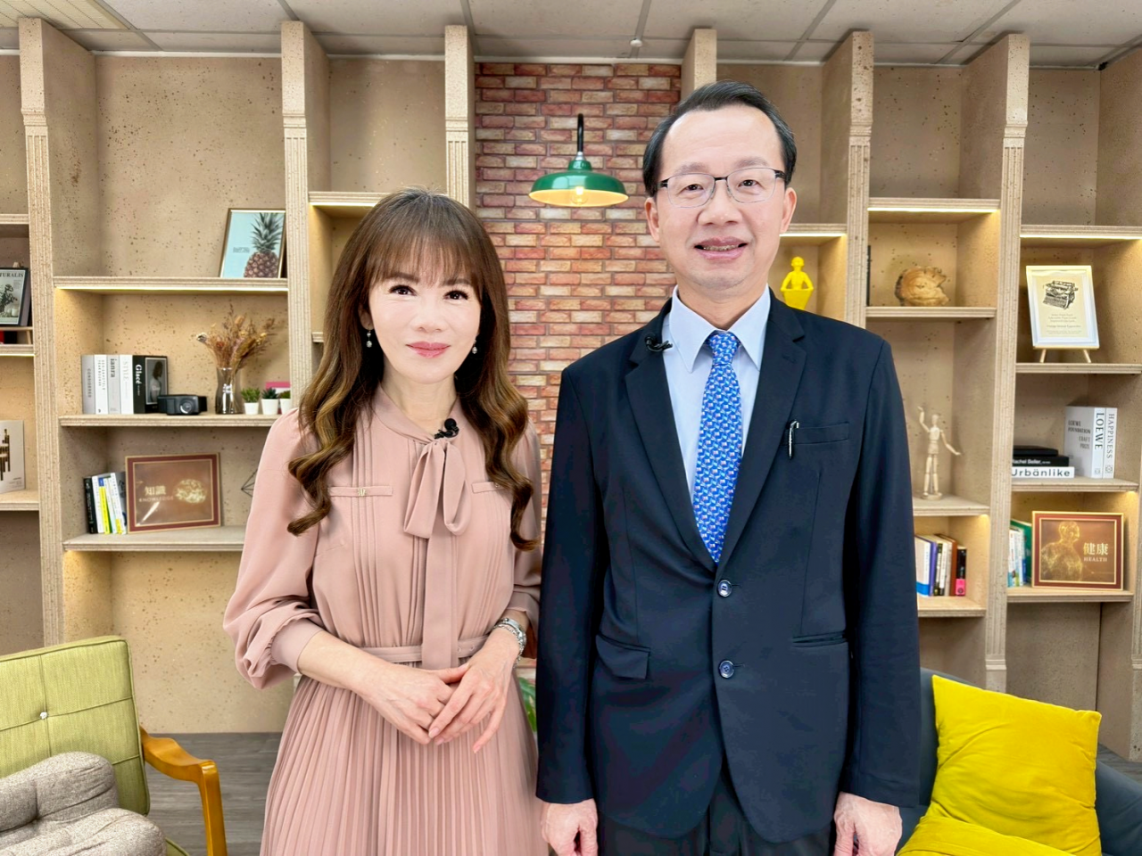 7成偏頭痛是遺傳！喝咖啡、戴綠光眼鏡能緩解？權威醫曝「補眠超過這時間」等著痛：2招攔截疼痛