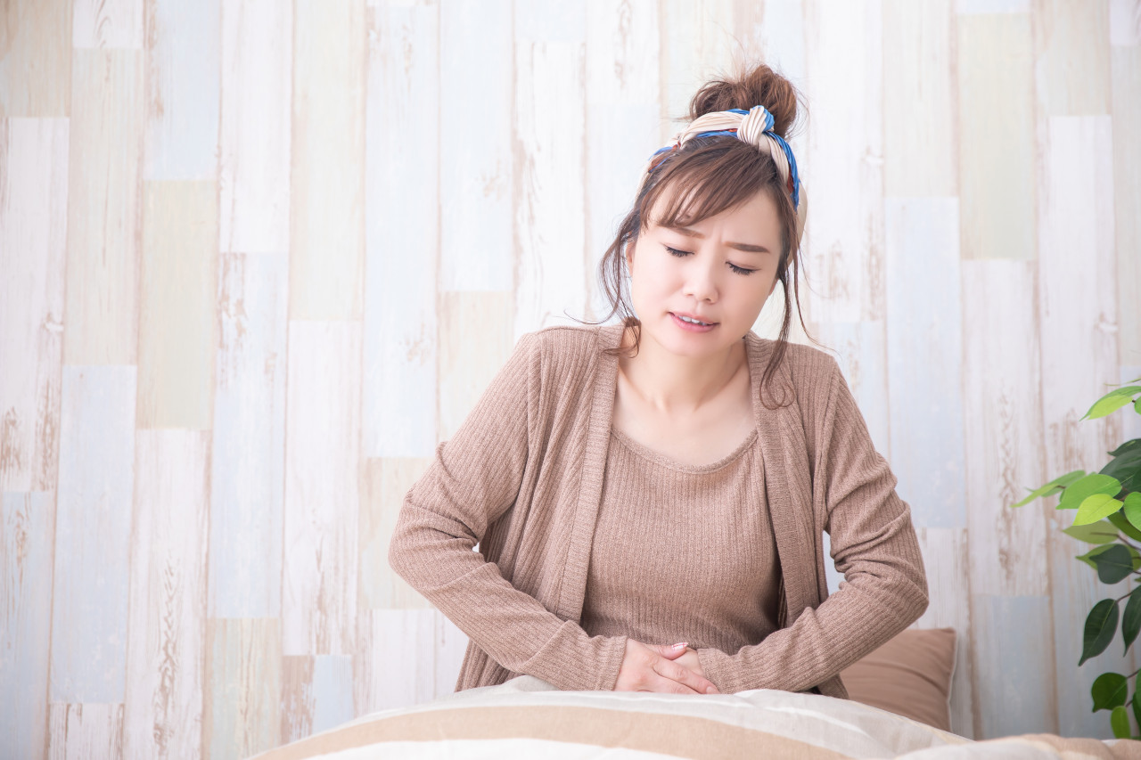 50歲後吃不多卻老是腹脹、沒胃口？別當成腸胃警訊當老化！中醫揭關鍵：不是纖維越多越好