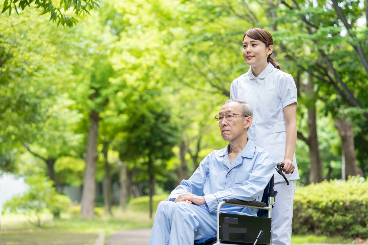 教授50幾歲就失智，語彙只剩「一張狗」…全家從崩潰到凝聚：即使疾病無法逆轉，但我們能在陪伴中重逢