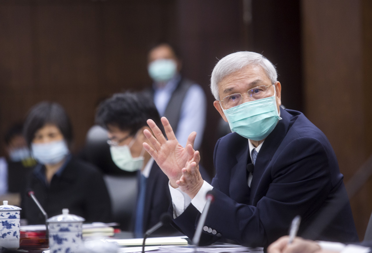 外資匯出千億美元就外匯管制？楊金龍：不用這樣也能安然度過…阻貶台幣恐列外匯操縱國？「我敢說不會」 - 今周刊