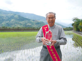 新台灣之光！ 88歲阿伯種有機米獲日本金賞 連專家都驚嘆！