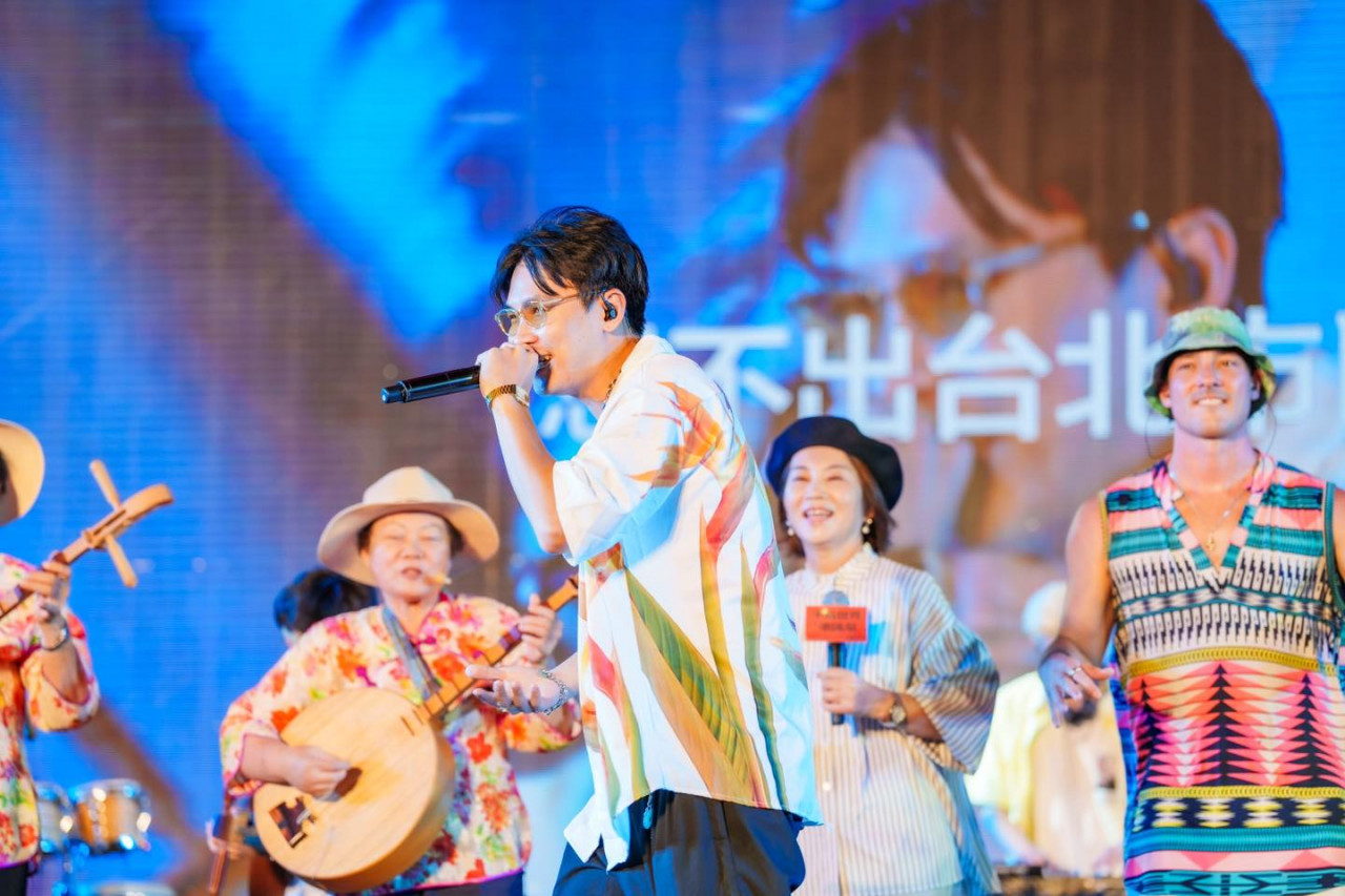 ▲ 2024半島世界歌謠祭，結合傳統民謠與現代饒舌。圖／屏東縣府提供