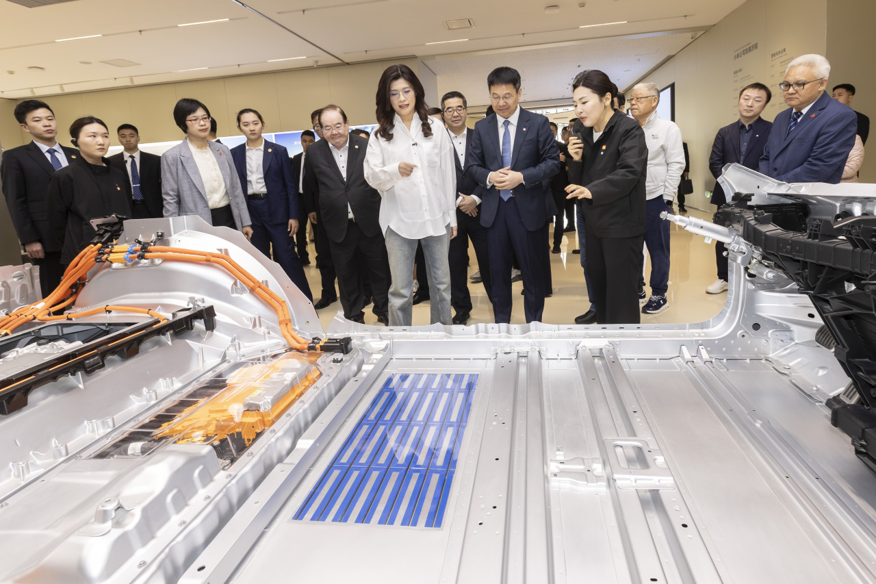 國民黨主席鄭麗文參訪小米汽車。圖/國民黨提供