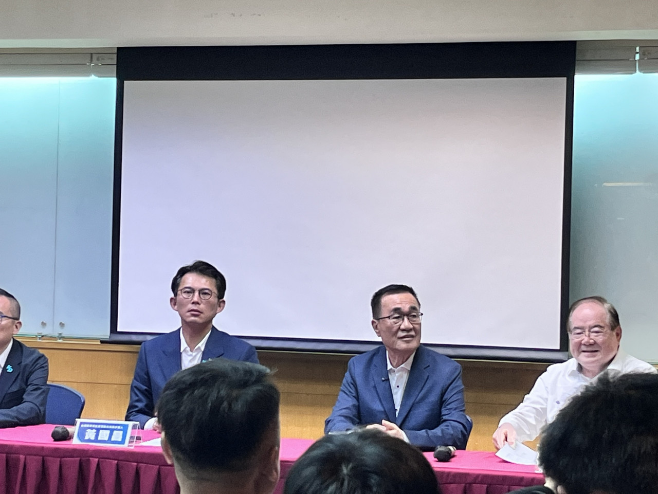 各界關注藍白合，黃國昌後續是否加入李四川競選團隊受矚目。圖／蘇芳禾攝