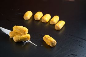 網紅谷阿莫跨界賣鳳梨酥 一顆52塊粉絲買單嗎？