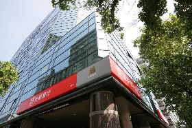 台新金反守為攻 保六搶七