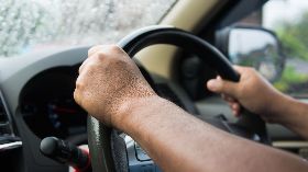 為什麼司機過勞仍上工？ 問題出在薪資結構