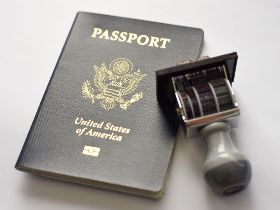 英女網購洗髮精 開箱竟變美國護照