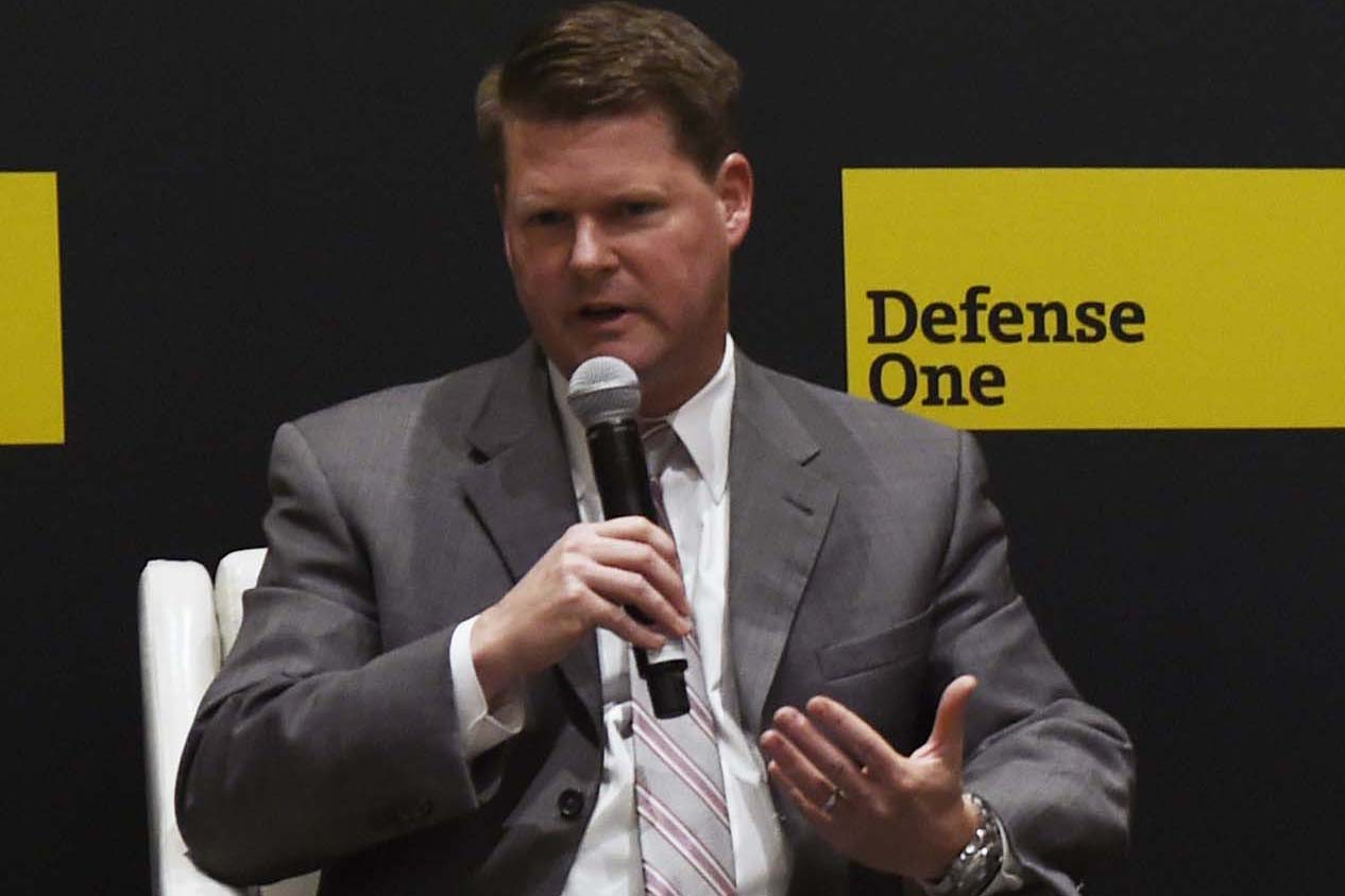 薛瑞福是共和黨友台大將,曾在小布希及川普第一任任內,擔任美國國務院及國防部要職。