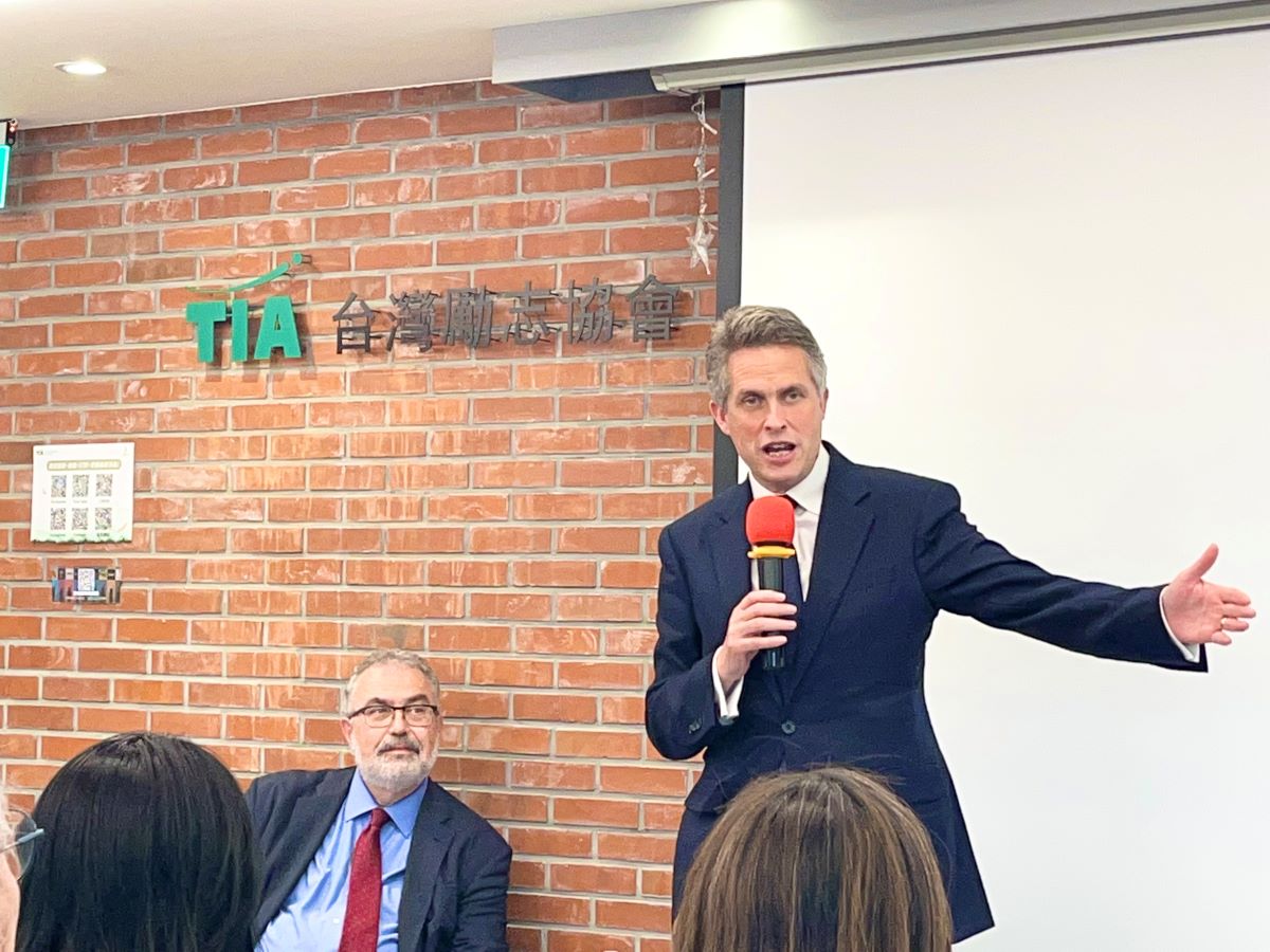 「一味姑息中國，不會改變獨裁者的思維！」前英國防長威廉森：北京只會視你軟弱，更加予取予求，籲台灣更主動在國際上發聲