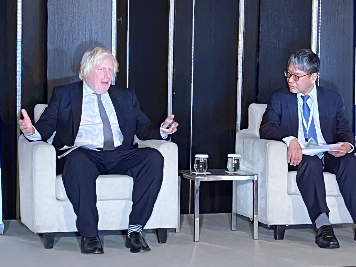 「北京威脅與恫嚇台灣是個錯誤！」前英國首相強生：西方世界不應屈從中國，並感謝台灣站出來捍衛自由