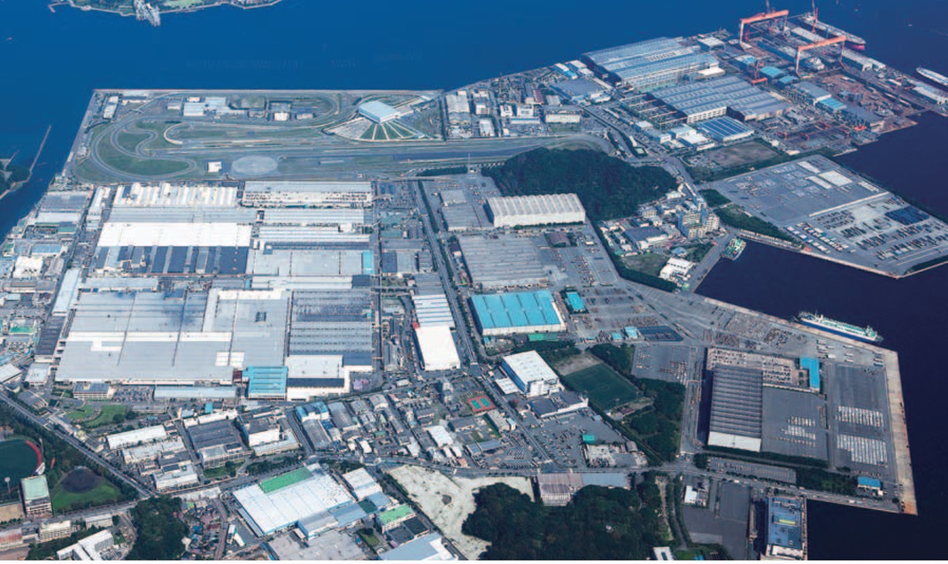 日產汽車的神奈川線追濱工廠佔地廣大，旁邊還有完整的試車場，以及汽車出口的碼頭。