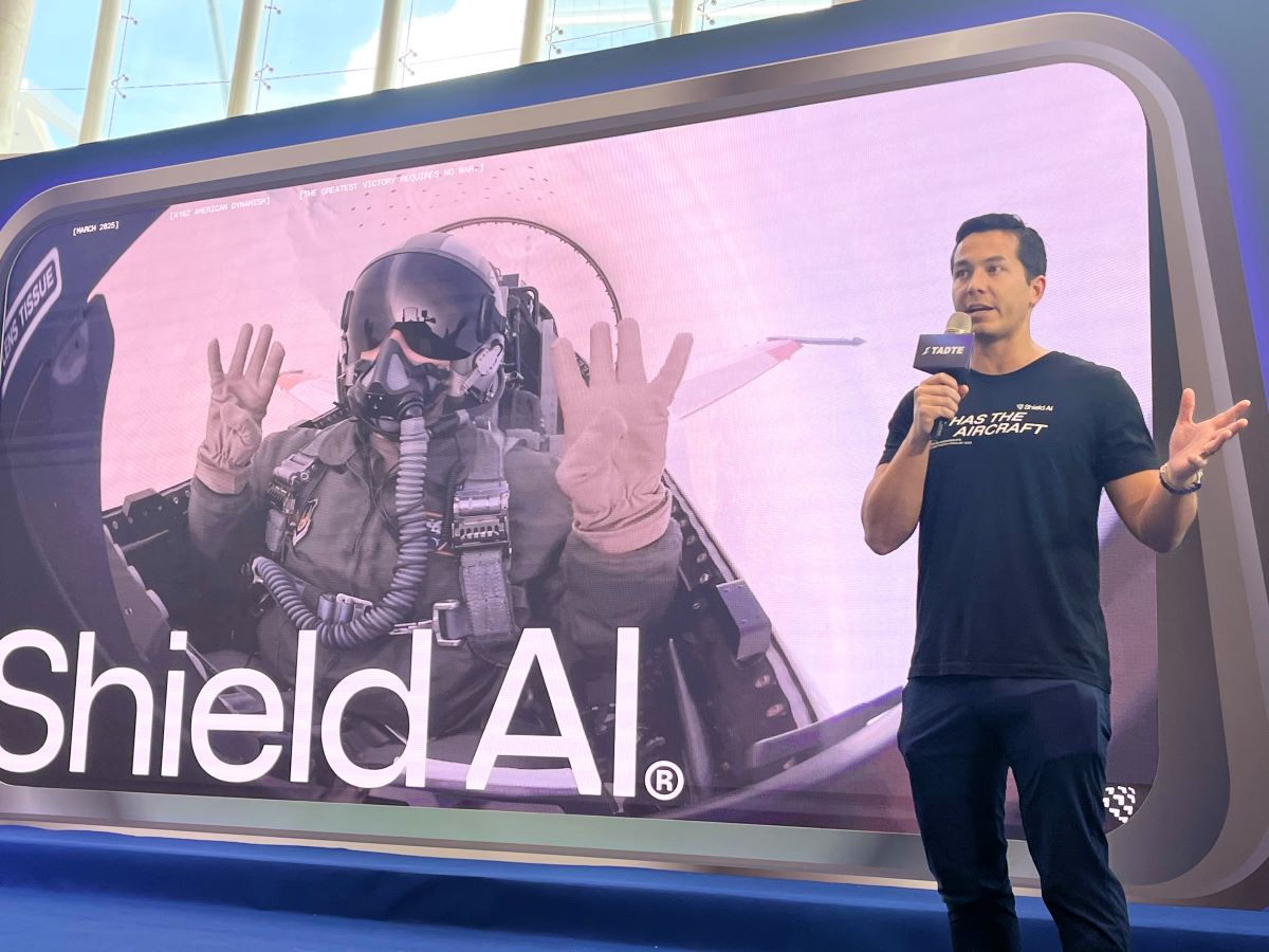 他是曾國藩第五代子孫，也曾是美軍海豹特戰隊員！為何創業攻軍用AI，還來台開分公司？故事要從他10歲說起