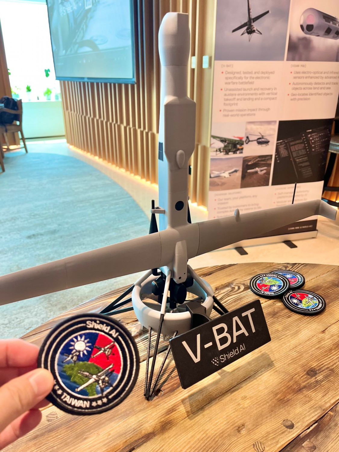 Shield AI今年9月在台設點，現場展出主力產品V-BAT無人機的模型，該產品已在烏克蘭有實戰經驗
