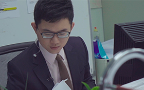 從網紅變主播  視網膜意外成就夢想