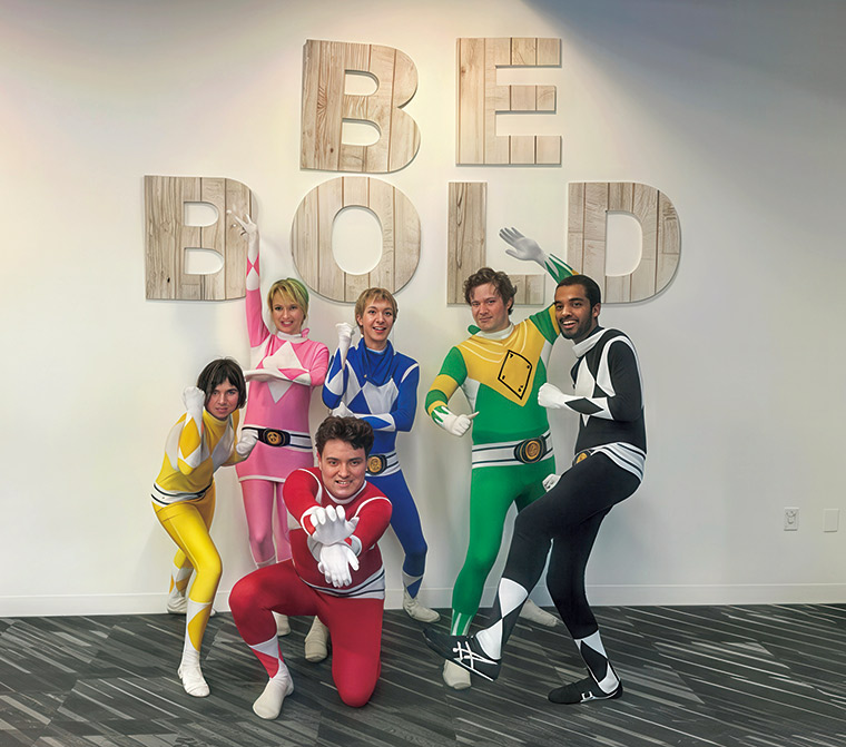 青春期的拉奇(前排紅衣者)