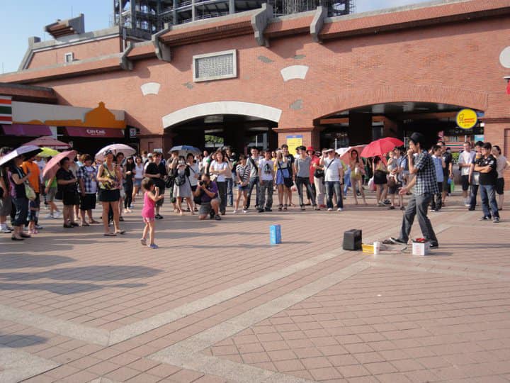 香蕉從街頭藝人起家