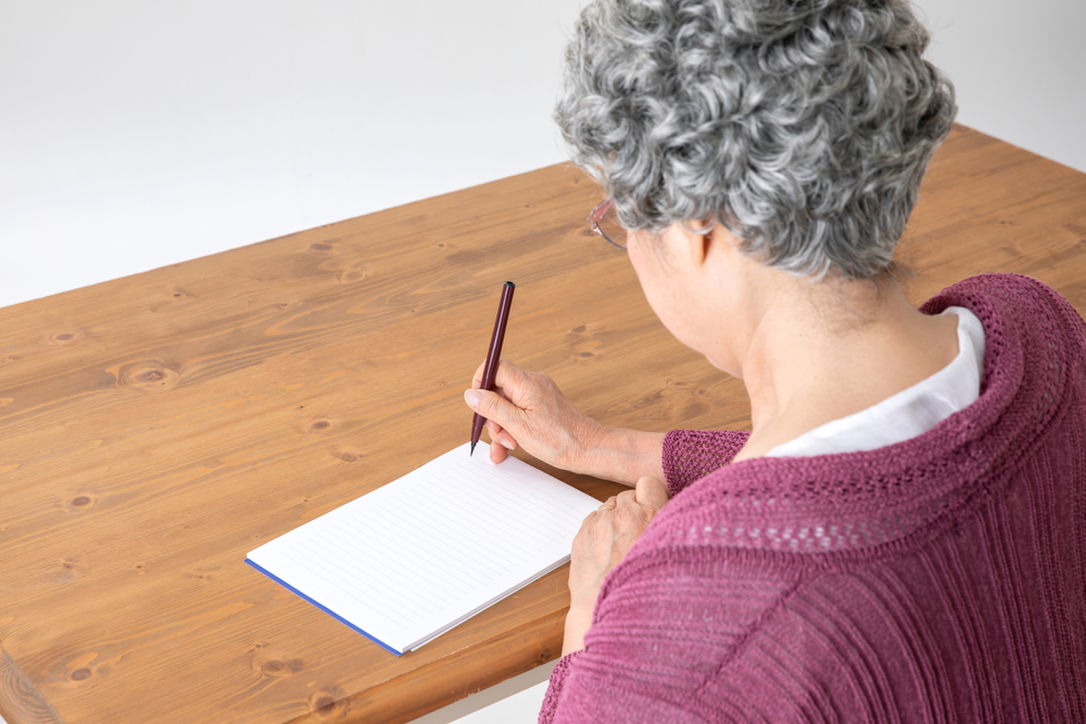 92奶奶沒上過學,生命最後都在學寫字