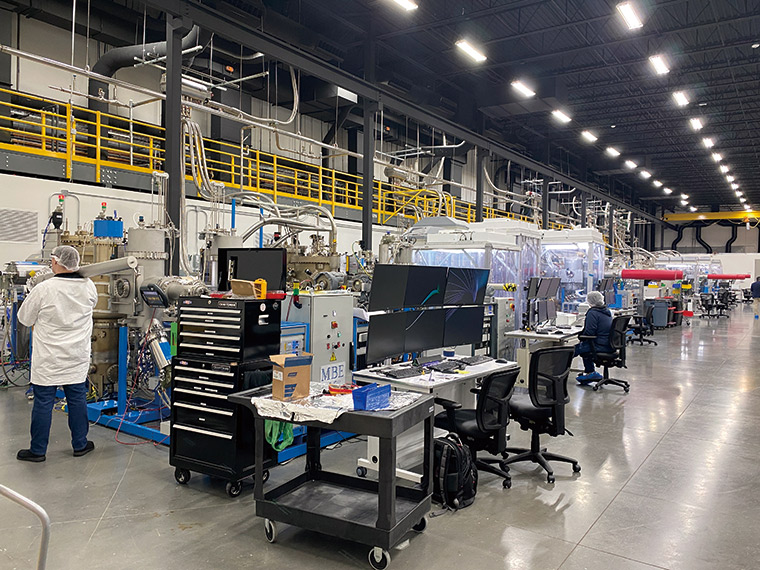 英特磊主力生產磊晶片,精密製造多為自動化設備。(攝影:鄭紅達)