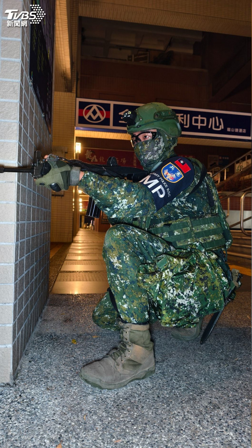 此次漢光實兵演練結合部隊任務及預設戰場環境，採實地實裝方式演練，以驗證作戰應用效果。