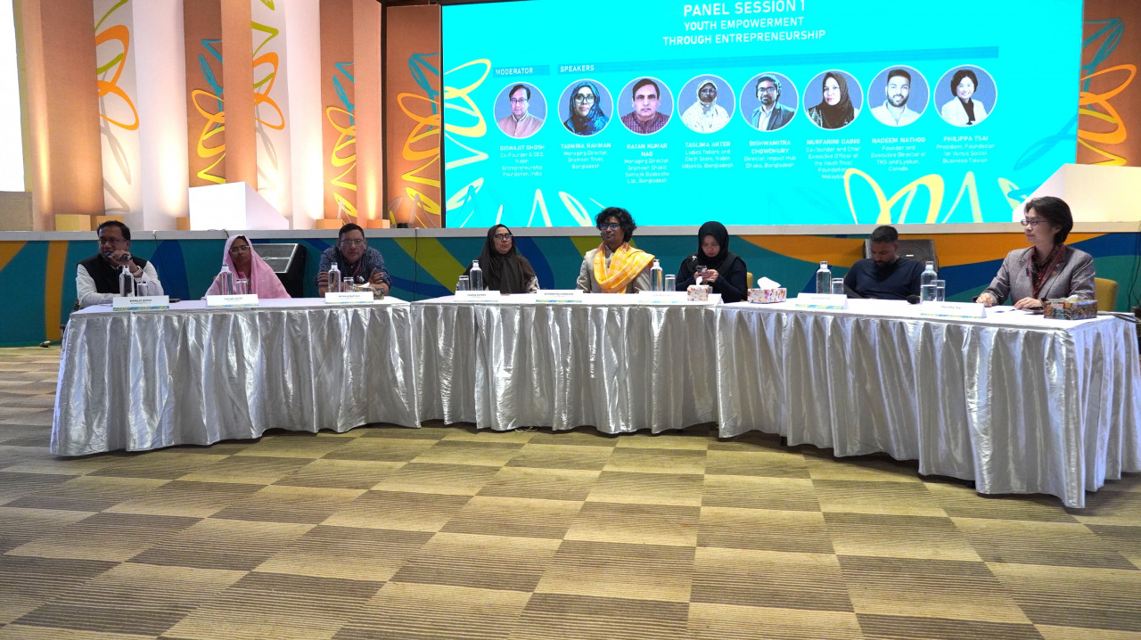 ▲台灣尤努斯基金會董事長蔡慧玲(右一)於第15屆尤努斯社會企業世界年會擔任與談人。