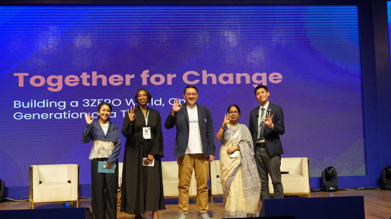 ▲台灣尤努斯基金會企劃部經理丘建賢(右一)分享在台推動三零社團永續專案的成果。