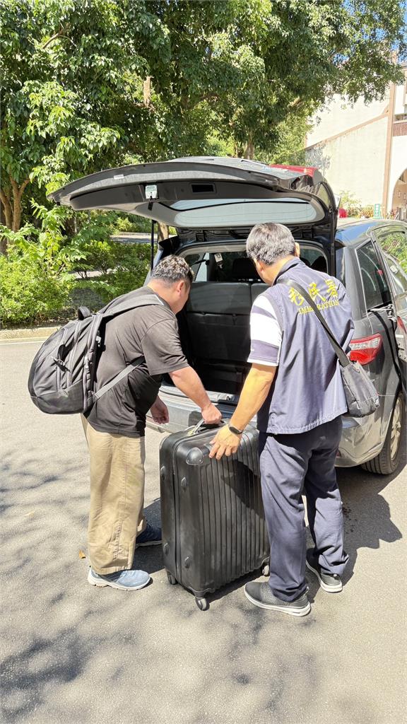 ▲移民署於今日依法將日籍男子強制驅逐出國；另名人士則於入境當日拍完片即離境，同樣已列管禁止其再入境。（圖／民視新聞翻攝）