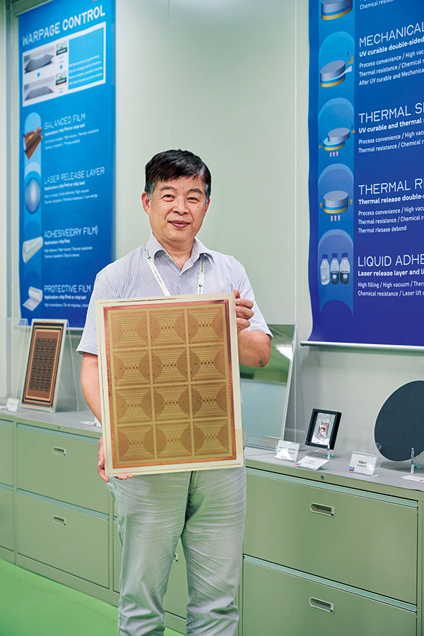 山太士發展抗翹曲材料，董事長吳學宗看好後市。