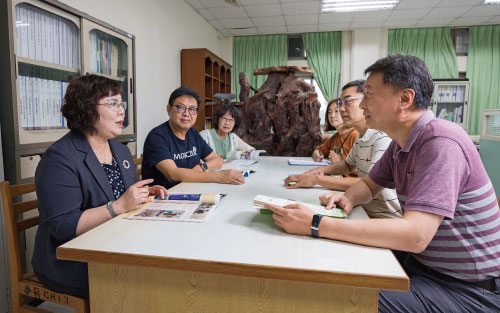 中華醫事科技大學校長李碧娥（左一）呼籲，政府應更明確定位肩負培育人才使命的科大。